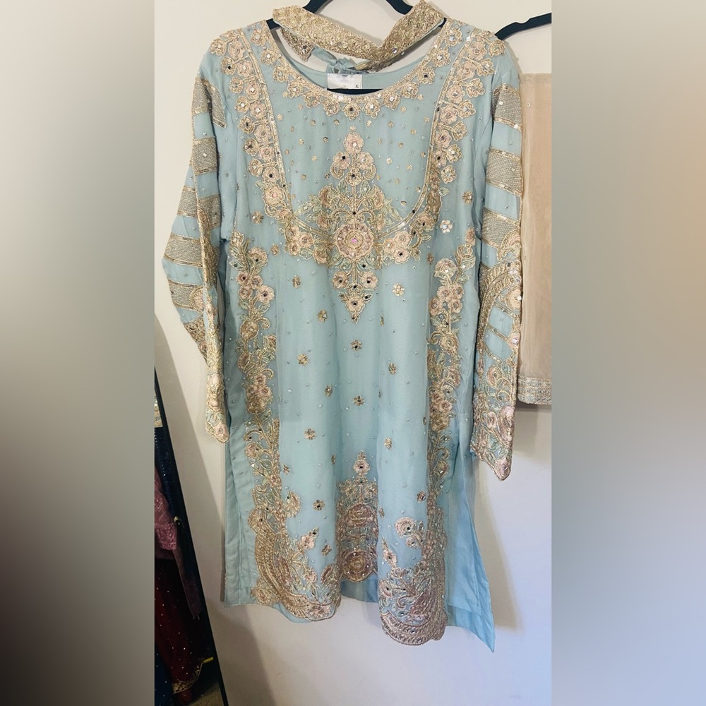 Beautifully Embroidered Kurta Gharata set with Potli bag and Waist Belt - Picture 3 of 4
